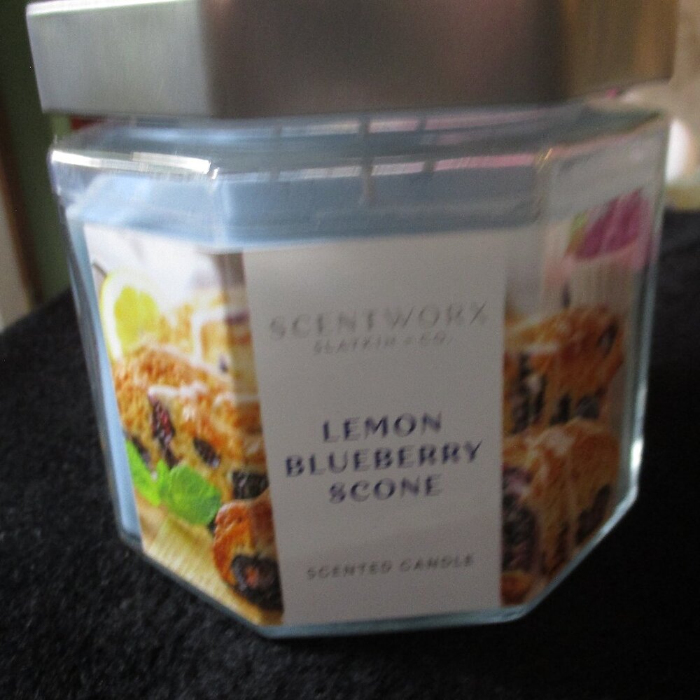 Scentworx by Slatkin & Co Lemon Blueberry Scone 3 Wick Candle 14.5 oz NEW